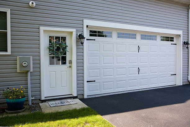 24/7 Emergency Garage Door Panel Replacement experts in St. Croix County County, WI